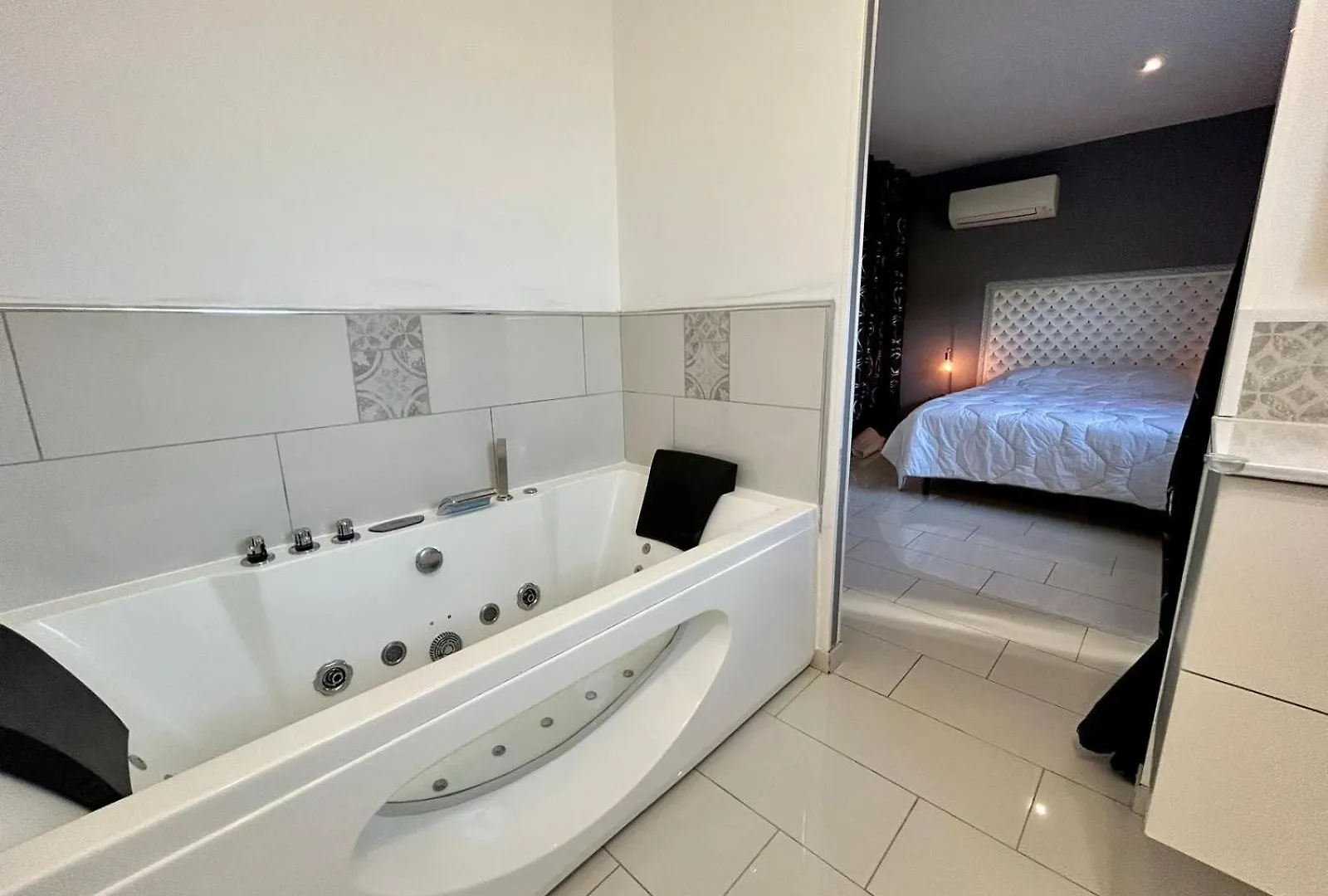 Labastide-du-Temple Maison Moderne Au Calme Avec Billard, Jacuzzi, Bain A Remous, Piscine, Babyfoot צרפת